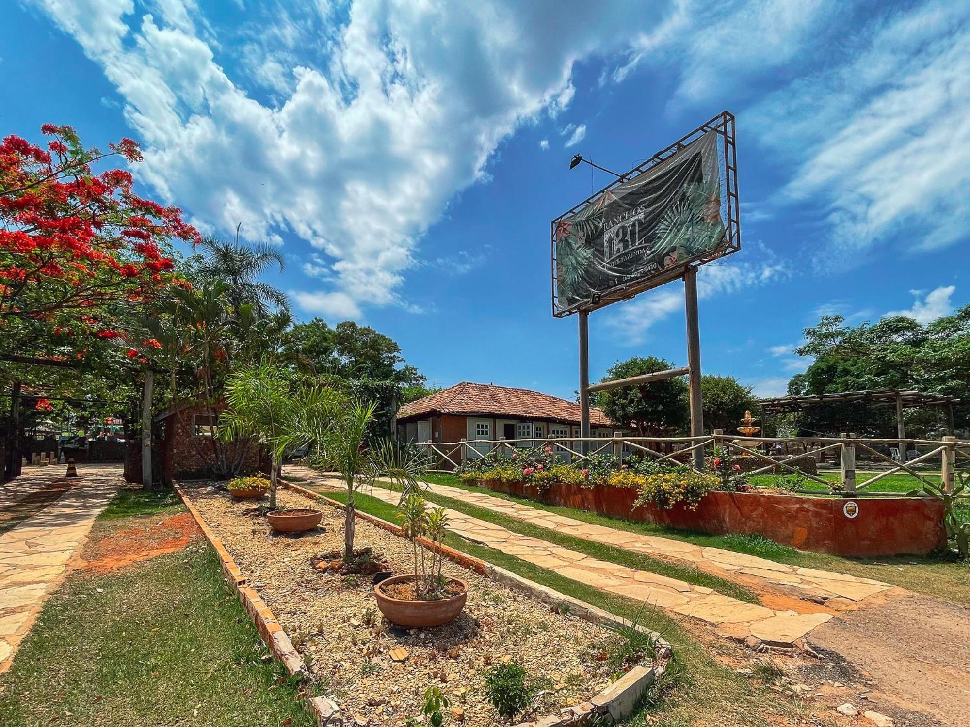 Ranchos 30 Hotel Fazenda Hidrolandia  ภายนอก รูปภาพ